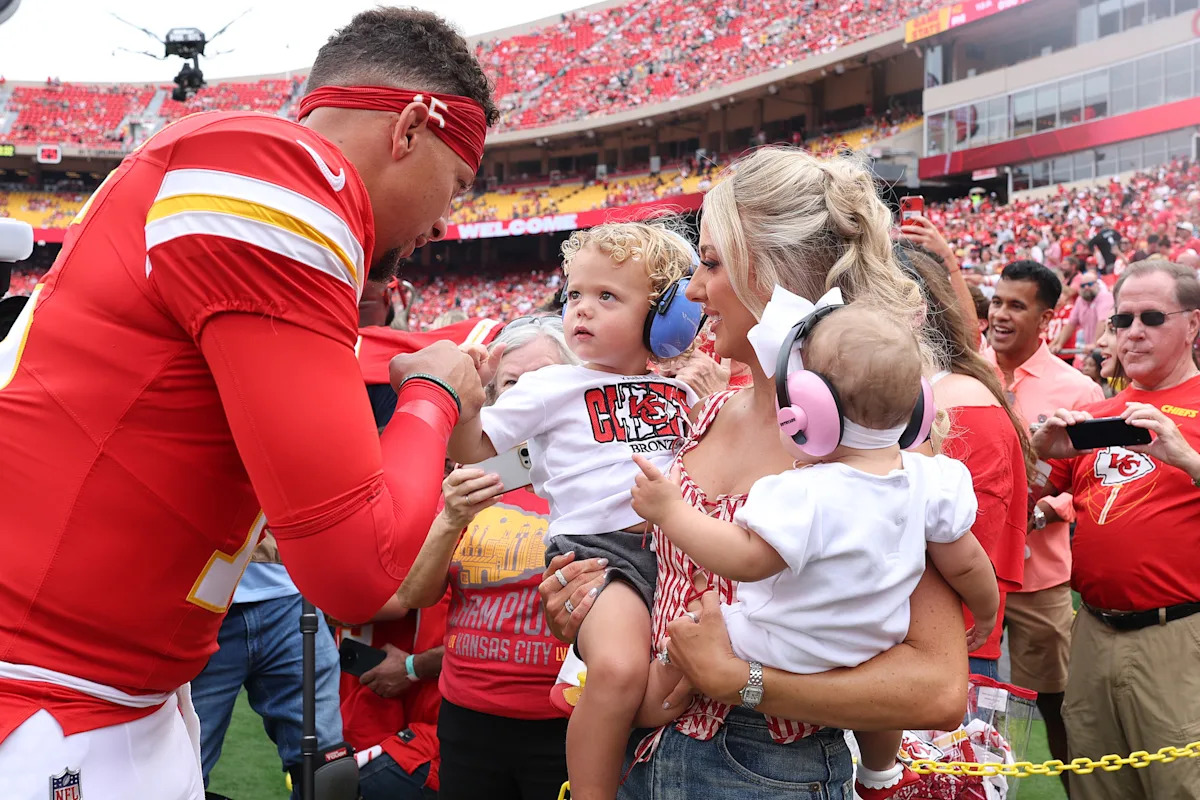 Patrick Mahomes' heartwarming reaction to teammate's newborn strengthens Chiefs' locker room unity