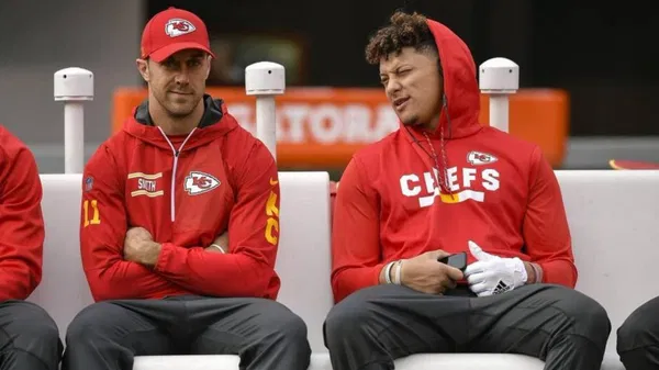 Breaking News: Alex Smith Admits Sacrificing NFL Career for Patrick Mahomes, After Chiefs QB Glued Himself to Veteran QB