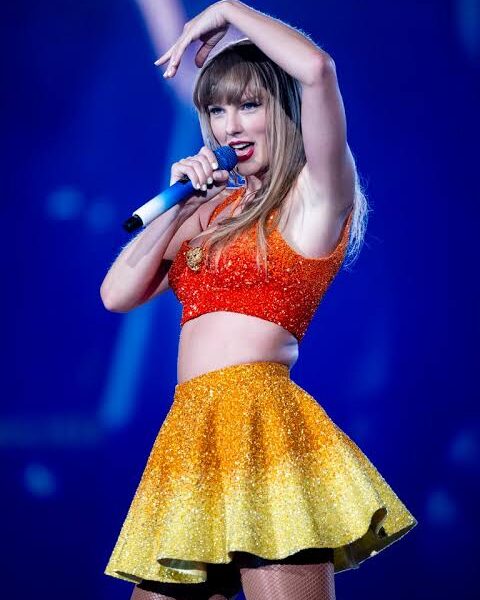 OMG!! Taylor Swift’s Super Bowl LX Game Outfit Is Turning Heads Right Now… See 10 Photos